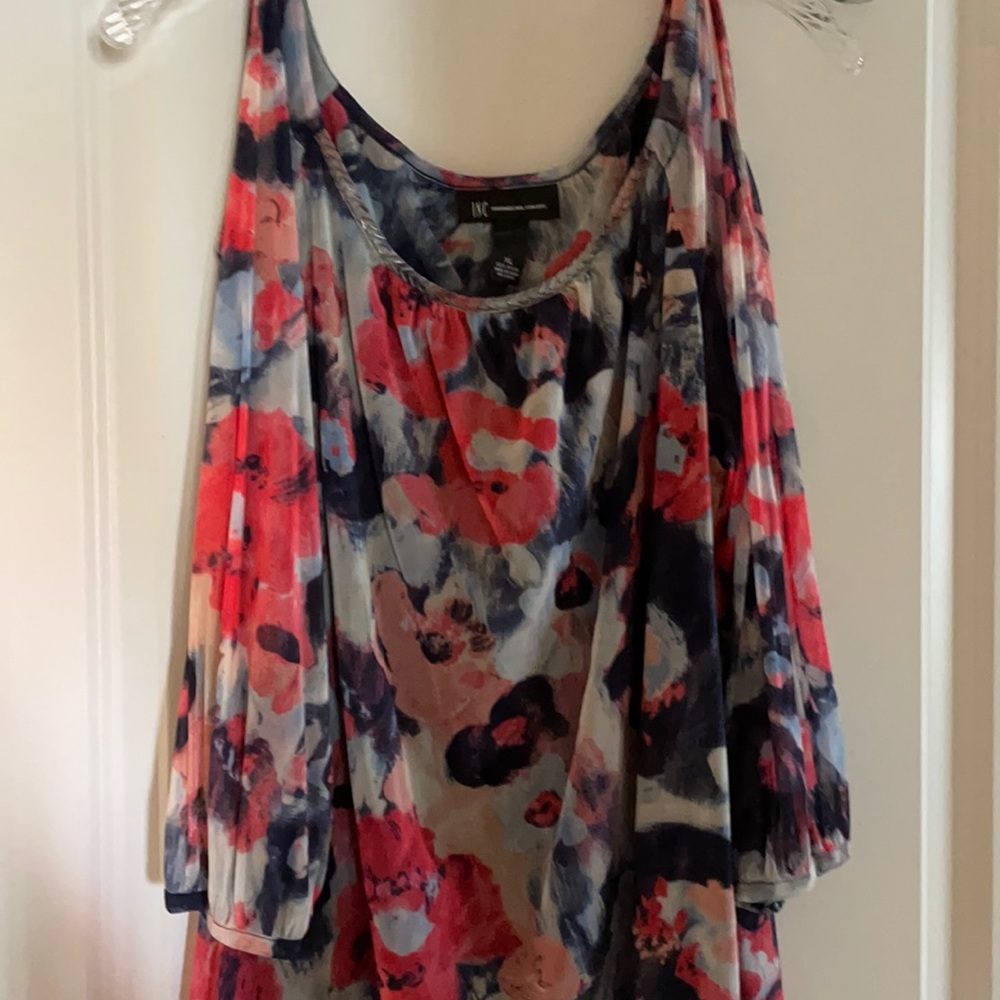 Women’s Inc Top with slits on sleeves